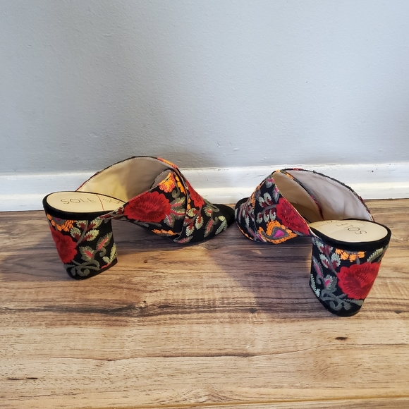 Floral paisley embroidered slip on mules - Picture 5 of 9